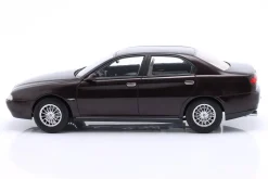Alfa Romeo 166 Baujahr 1999 schwarz metallic 1:18 Triple9