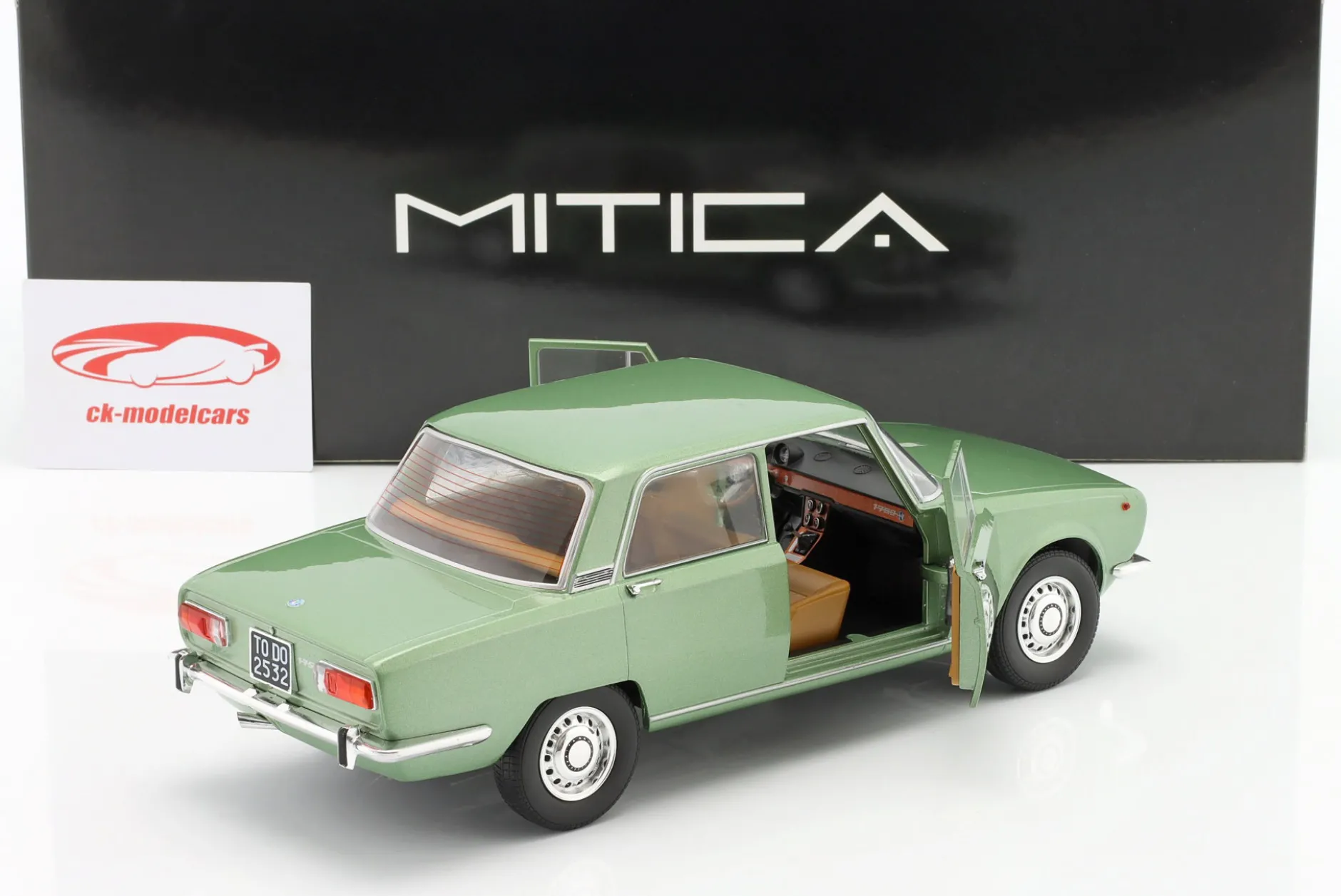 Alfa Romeo 1750 Berlina 2-Series 1969 olivgrün metallic 1:18 Mitica