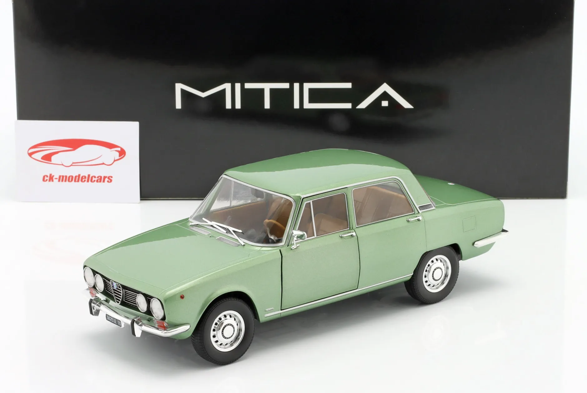 Alfa Romeo 1750 Berlina 2-Series 1969 olivgrün metallic 1:18 Mitica