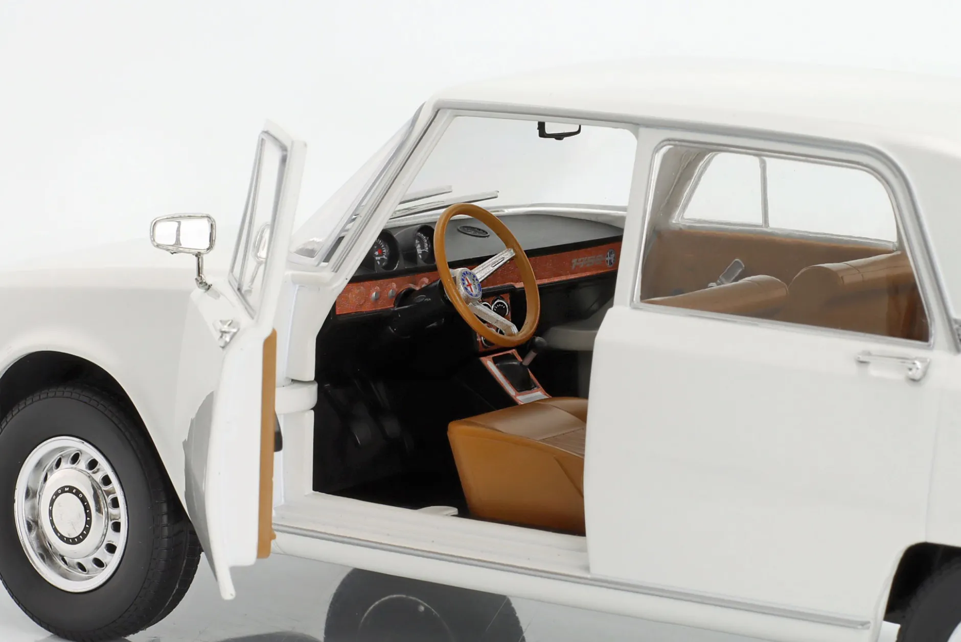 Alfa Romeo 1750 Berlina 2-Series 1969 weiß 1:18 Mitica