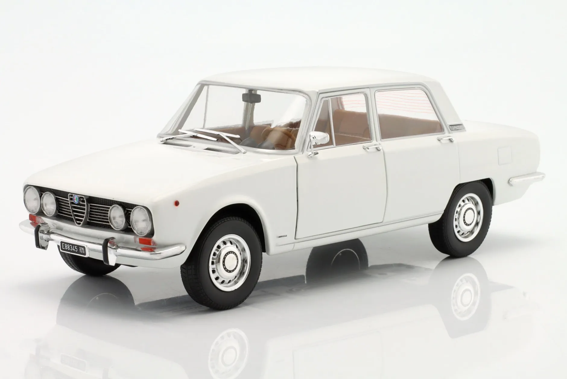 Alfa Romeo 1750 Berlina 2-Series 1969 weiß 1:18 Mitica