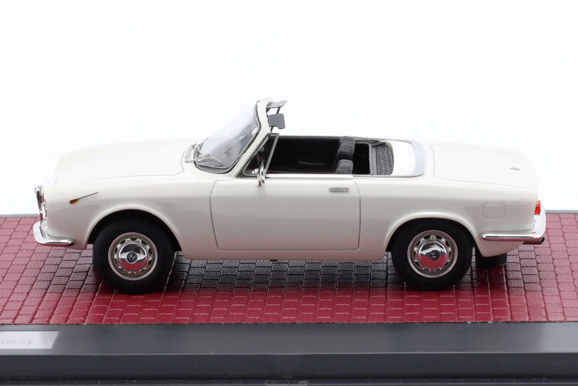 Alfa Romeo Giulia GT Spider Prototipo Baujahr 1963 weiß 1:43 Matrix