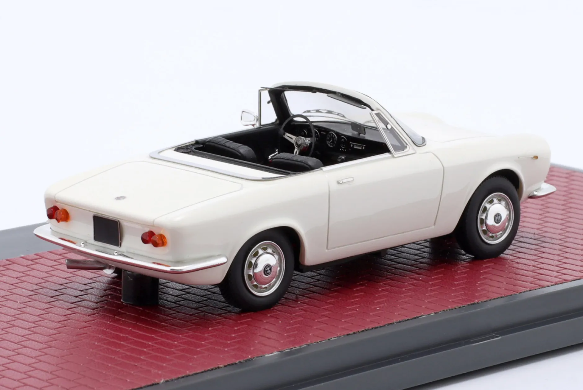 Alfa Romeo Giulia GT Spider Prototipo Baujahr 1963 weiß 1:43 Matrix