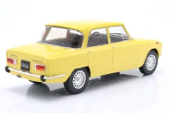 Alfa Romeo Giulia Nuova Super Baujahr 1974 hellgelb 1:18 ModelCar Group