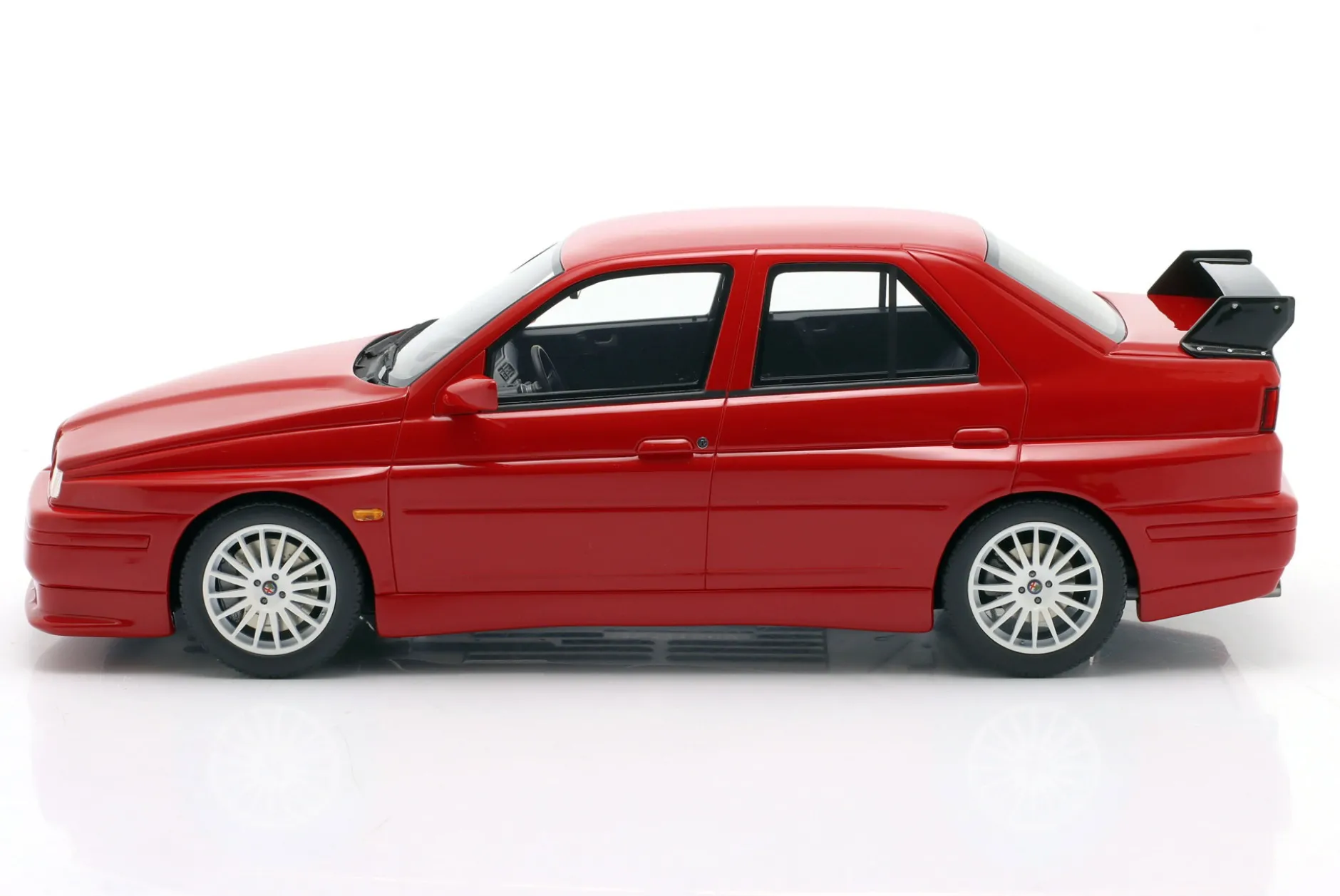 Alfa Romeo 155 GTA Stradale Baujahr 1993 Alfa rot 1:18 OttOmobile