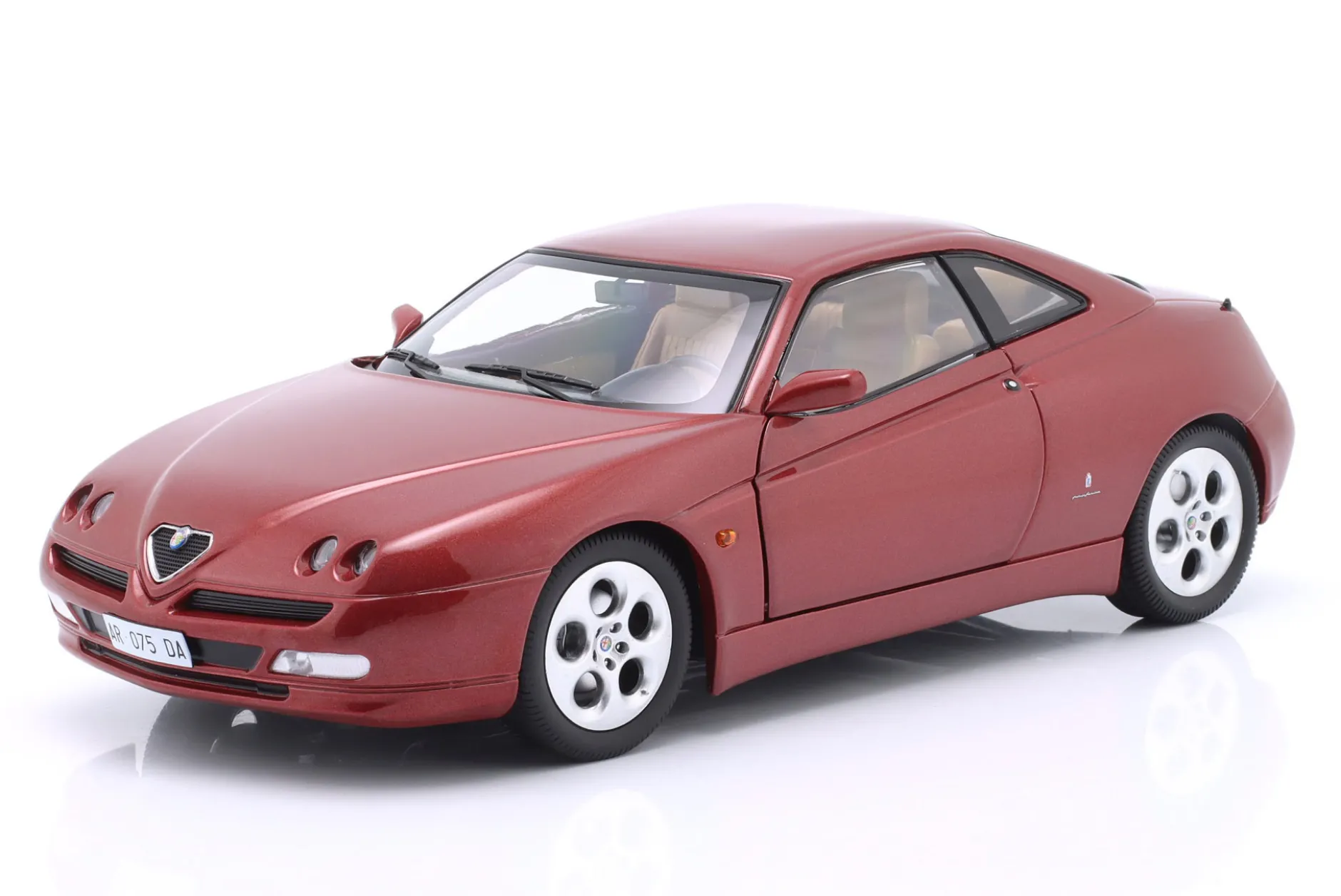 Alfa Romeo GTV 2.0 TS 16V Baujahr 1998 rot metallic 1:18 Mitica