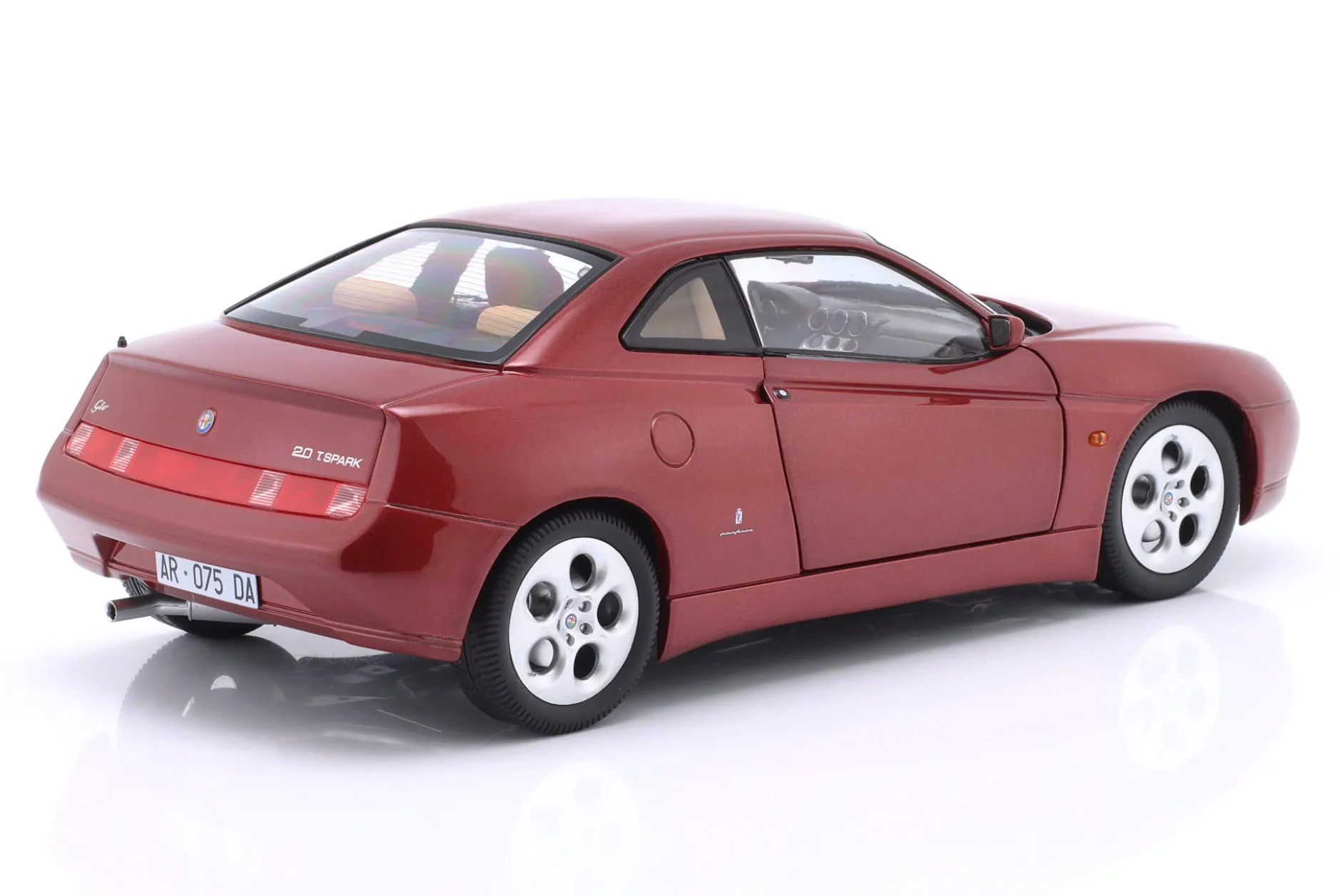 Alfa Romeo GTV 2.0 TS 16V Baujahr 1998 rot metallic 1:18 Mitica