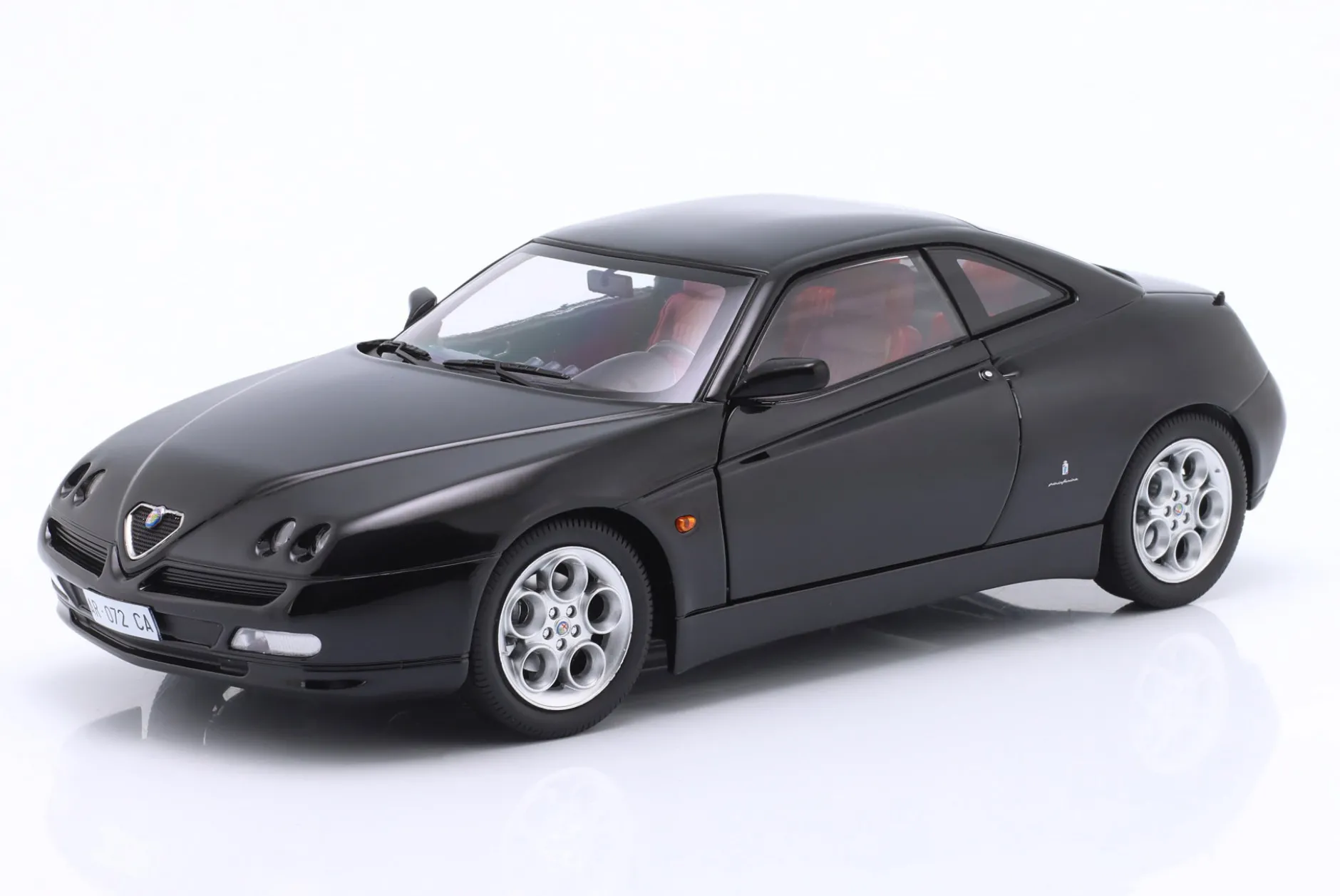 Alfa Romeo GTV 3.0 V6 24V Baujahr 1998 schwarz 1:18 Mitica