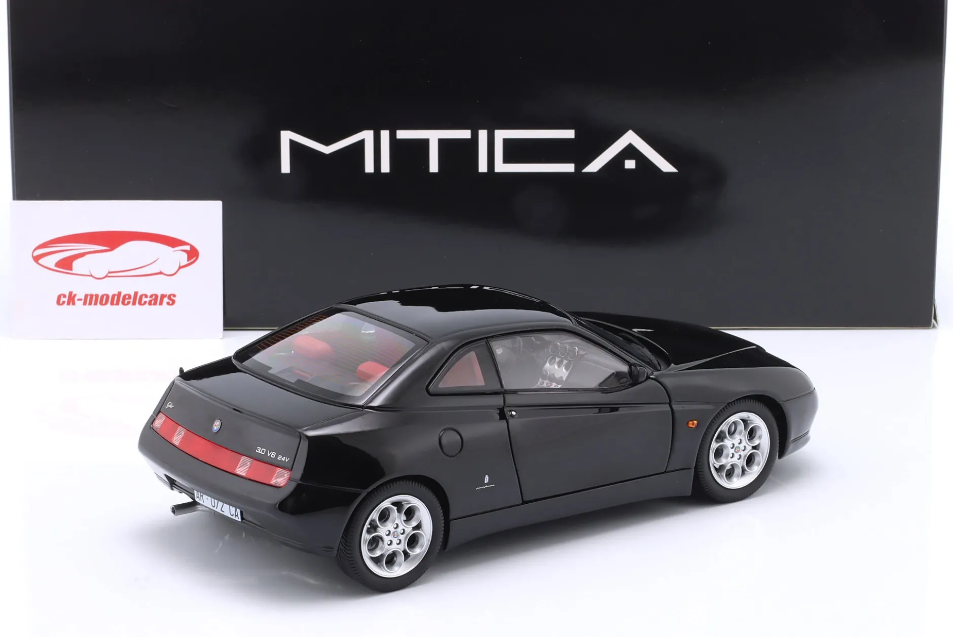 Alfa Romeo GTV 3.0 V6 24V Baujahr 1998 schwarz 1:18 Mitica