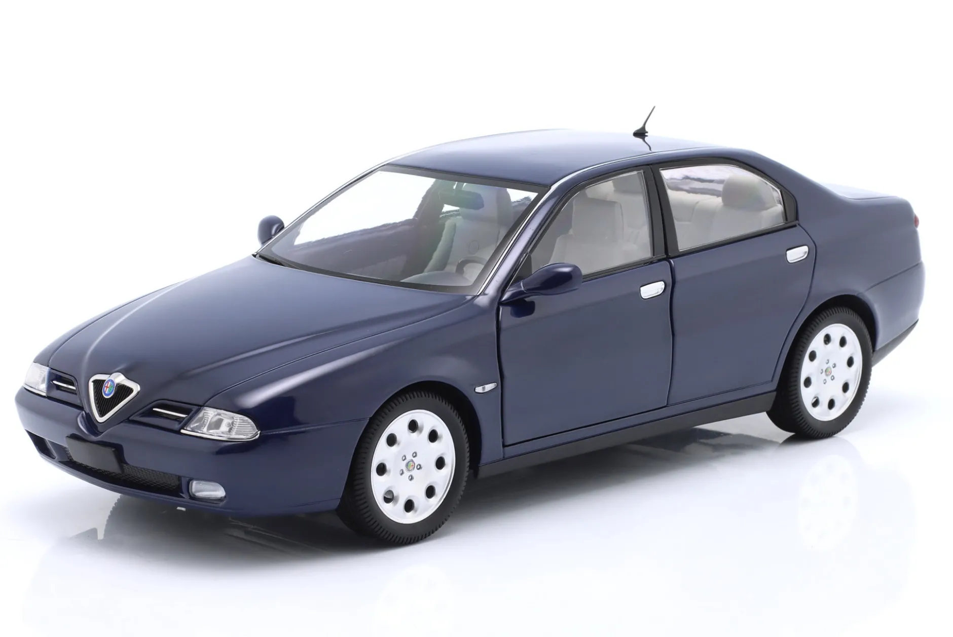 Alfa Romeo 166 2.0 Twin Spark Carabinieri 1998 blau 1:18 Mitica