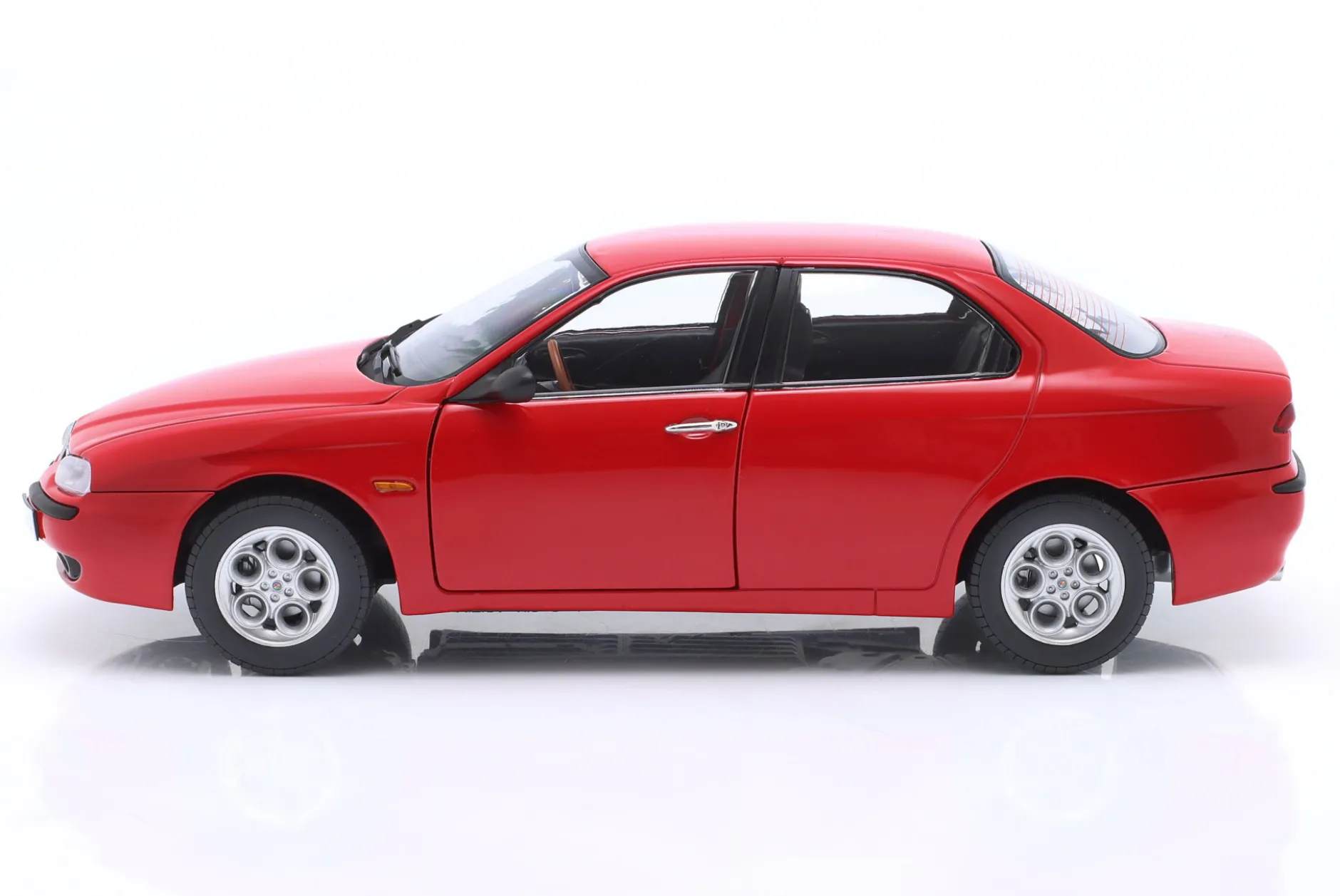 Alfa Romeo 156 2.5 V6 24V 1997 alfa rot 1:18 Mitica