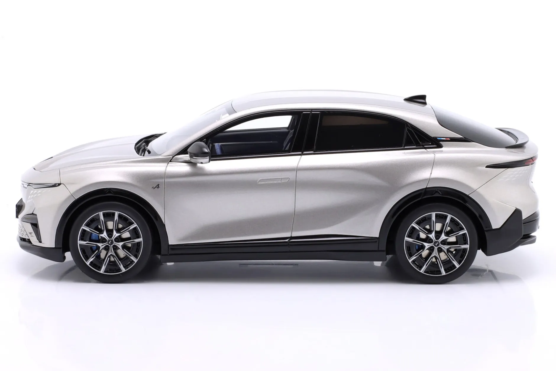 Alpine A390 GT Argent Mercure Baujahr 2025 grau metallic 1:18 OttOmobile