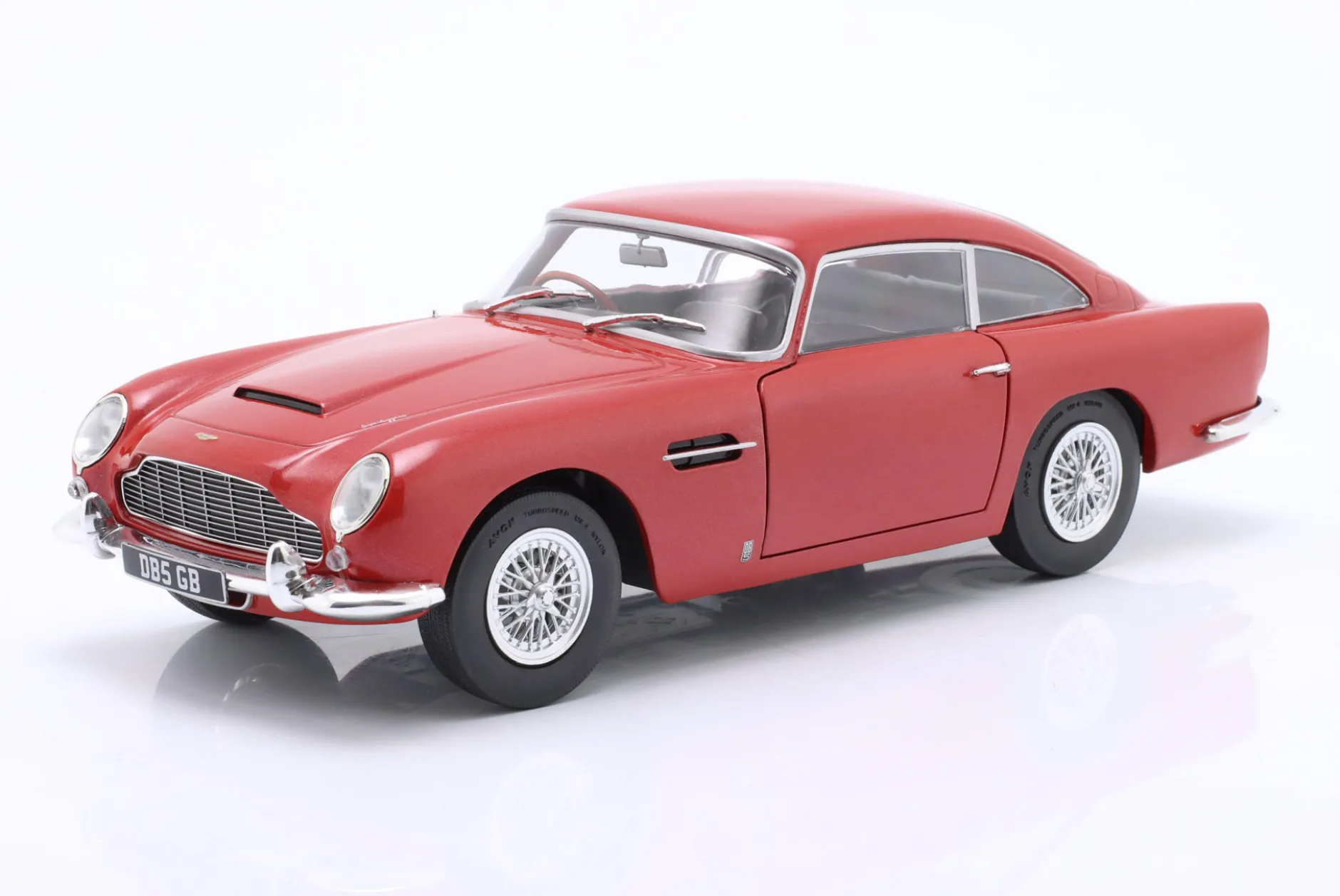 Aston Martin DB5 Baujahr 1964 rot metallic 1:18 Solido