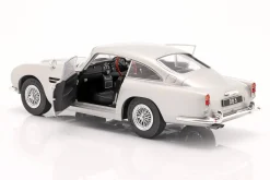 Aston Martin DB5 RHD Baujahr 1964 silbergrau metallic 1:18 Solido