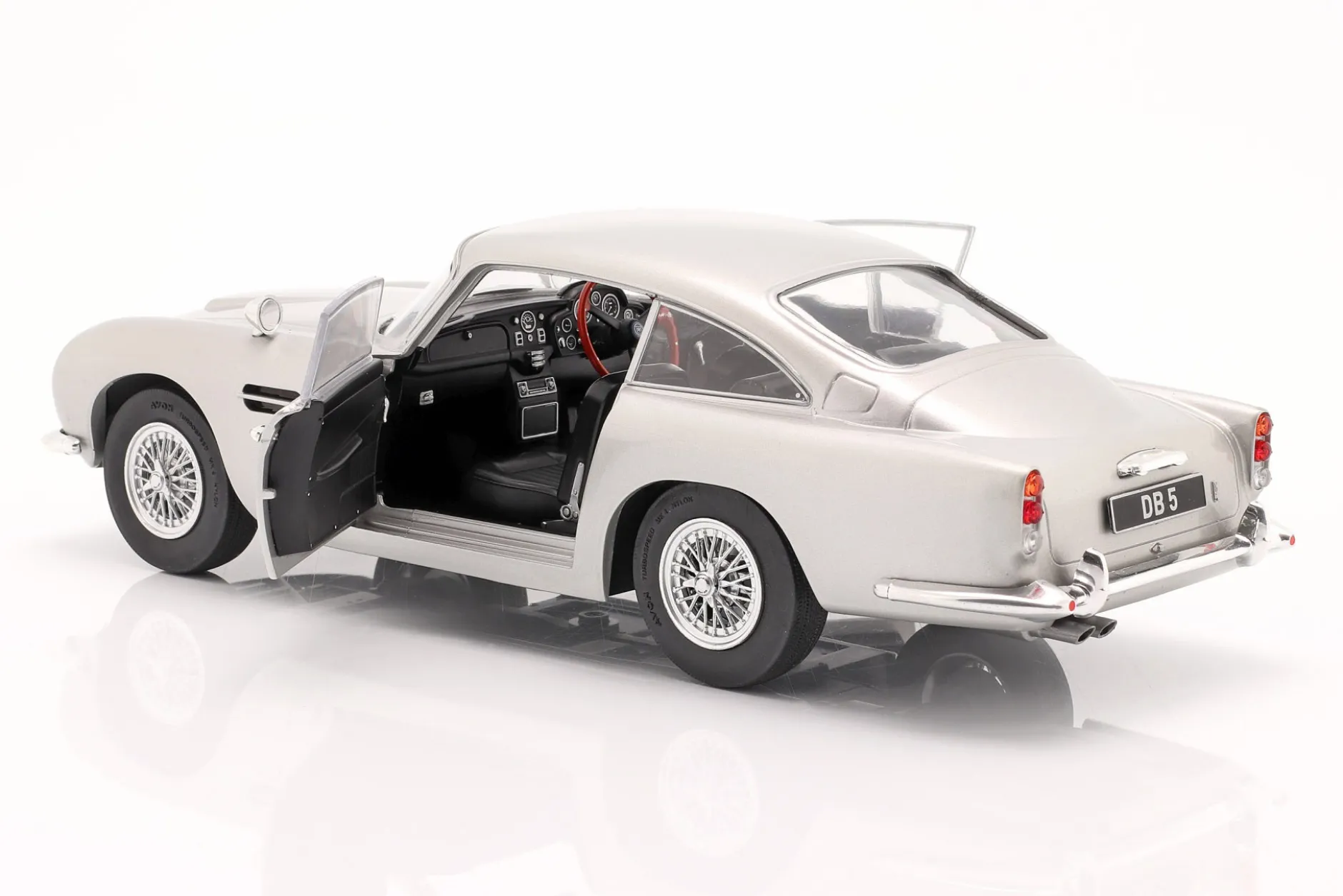 Aston Martin DB5 RHD Baujahr 1964 silbergrau metallic 1:18 Solido