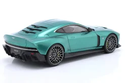 Aston Martin Valour Baujahr 2024 grün metallic 1:18 GT-Spirit