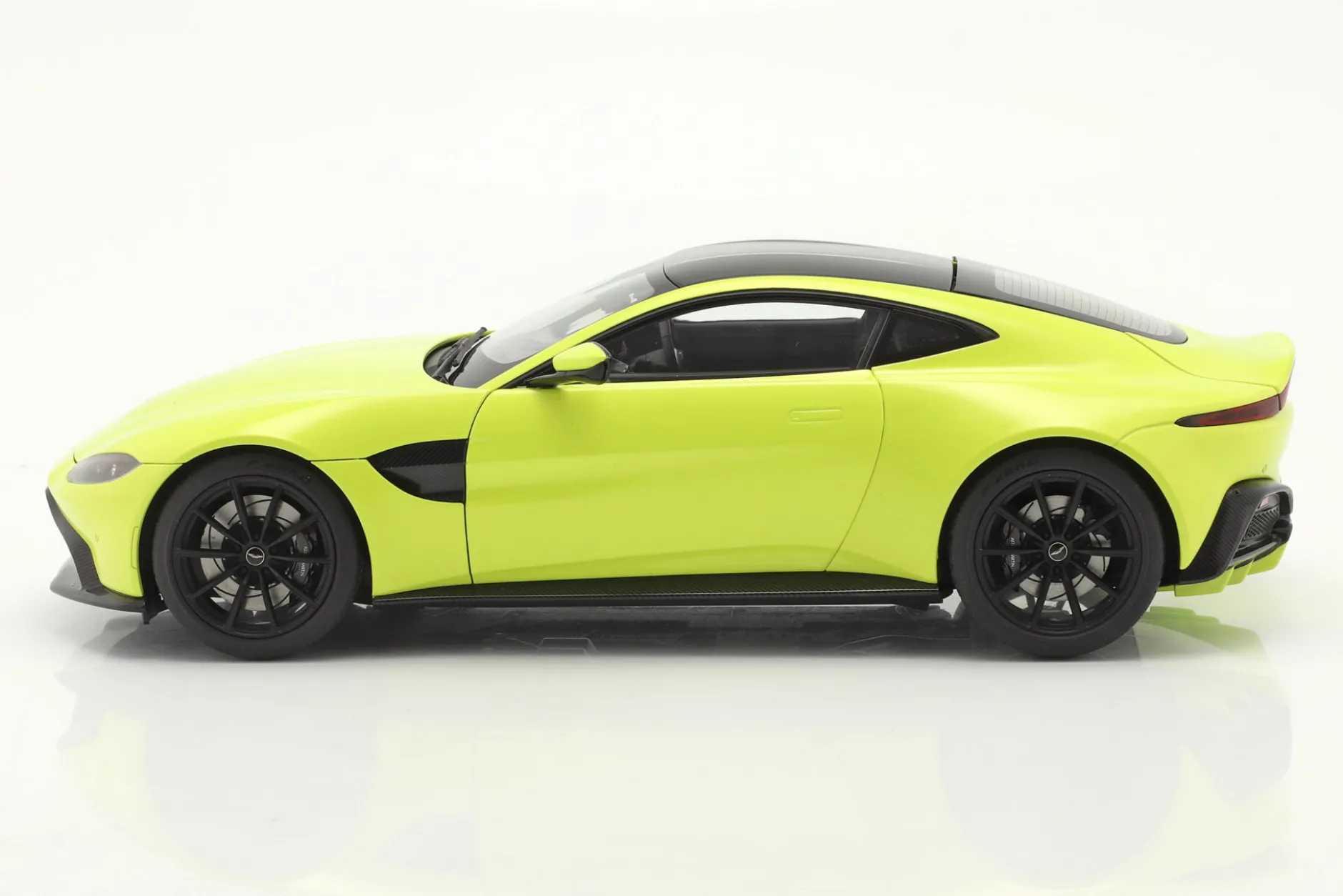 Aston Martin Vantage Baujahr 2019 limettengrün 1:18 AUTOart