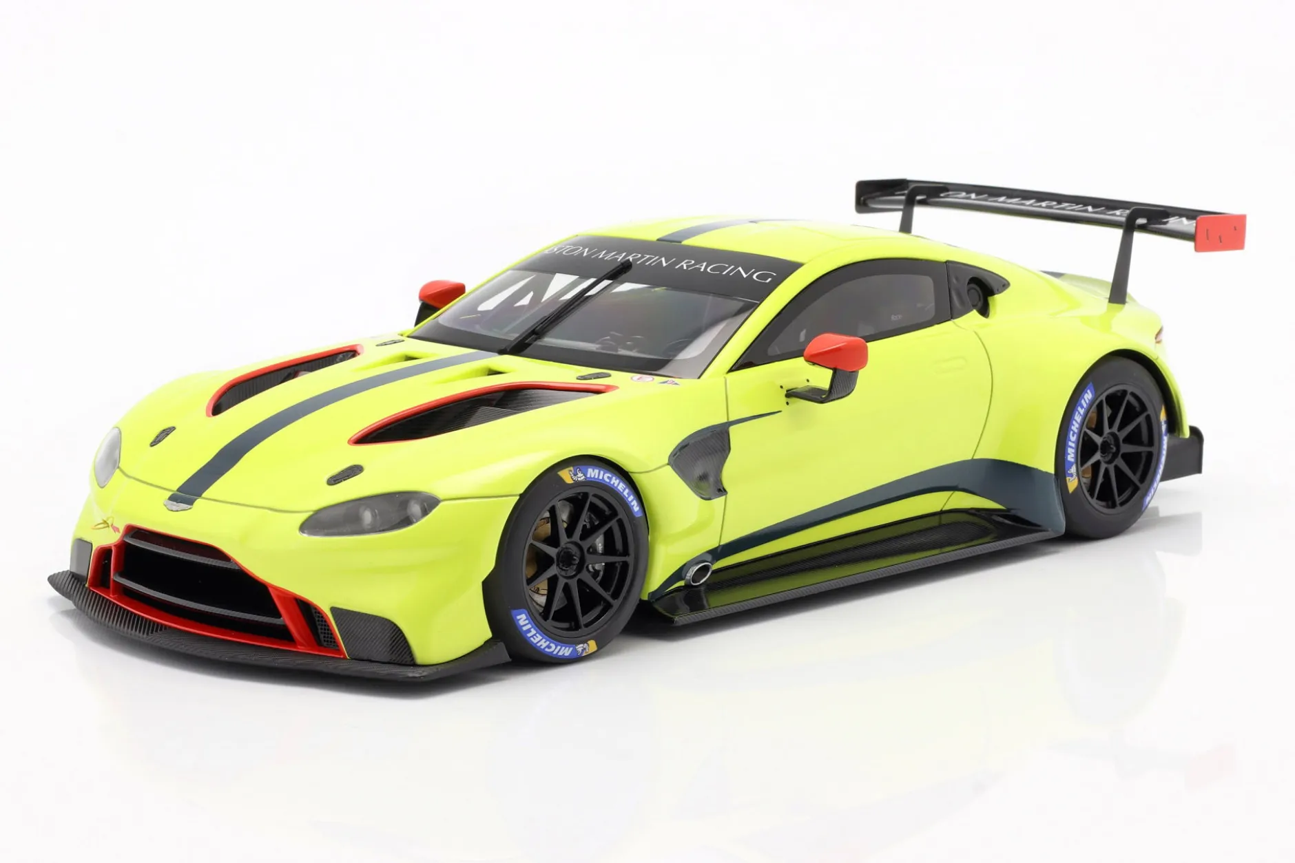 Aston Martin Vantage GTE LeMans Pro 2018 Presentation Car 1:18 AUTOart