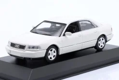 Audi A8 (D2) Baujahr 1999 weiß 1:43 Minichamps