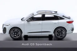 Audi Q5 Sportback gletscherweiß 1:43 Norev
