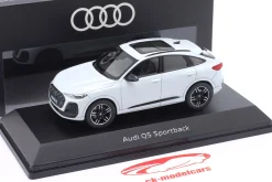 Audi Q5 Sportback gletscherweiß 1:43 Norev