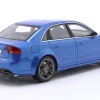 Audi RS 4 (B7) Sedan Baujahr 2007 sprintblau 1:18 OttOmobile