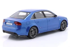 Audi RS 4 (B7) Sedan Baujahr 2007 sprintblau 1:18 OttOmobile