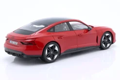 Audi RS e-tron GT Baujahr 2021 tangorot 1:18 Norev