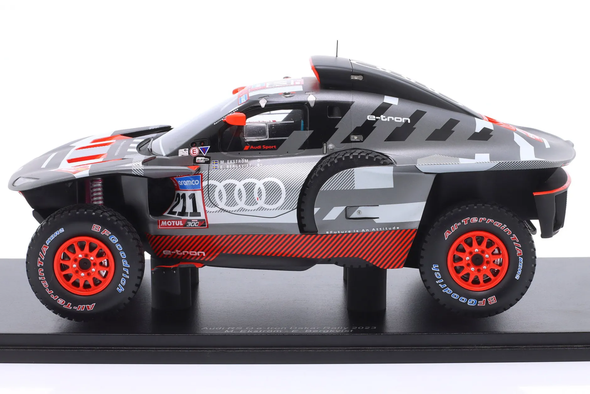 Audi RS Q e-tron E2 #211 Rallye Dakar 2023 Ekström, Bergkvist 1:18 Spark