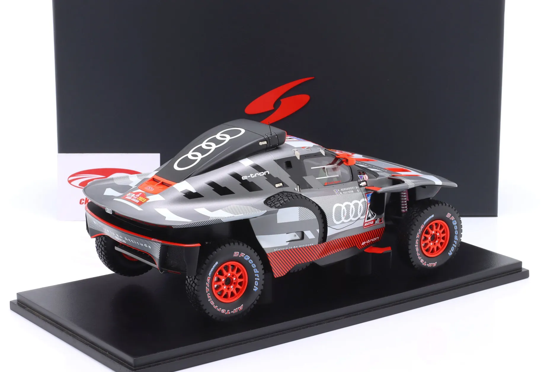 Audi RS Q e-tron E2 #211 Rallye Dakar 2023 Ekström, Bergkvist 1:18 Spark