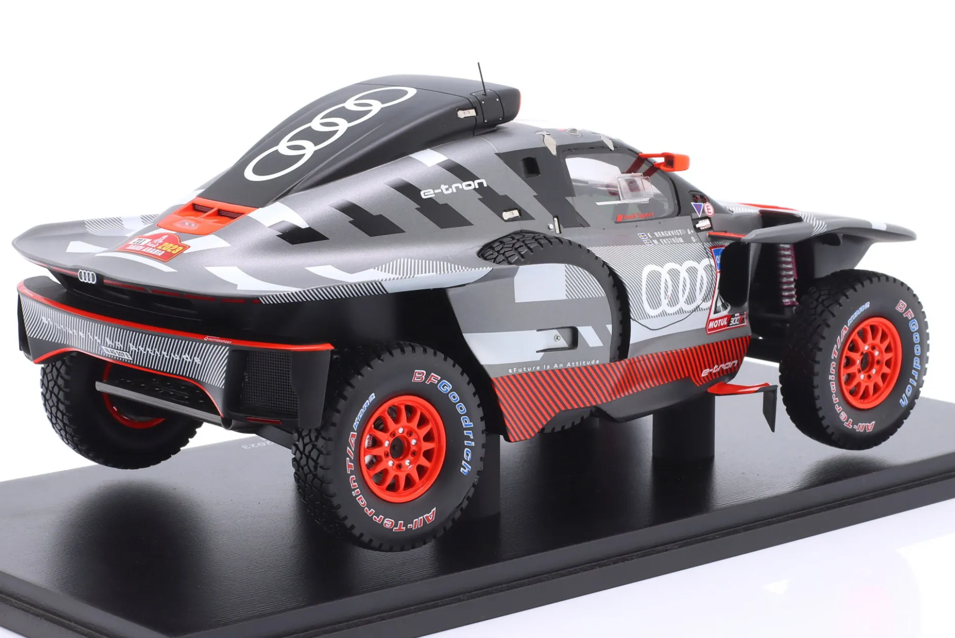 Audi RS Q e-tron E2 #211 Rallye Dakar 2023 Ekström, Bergkvist 1:18 Spark