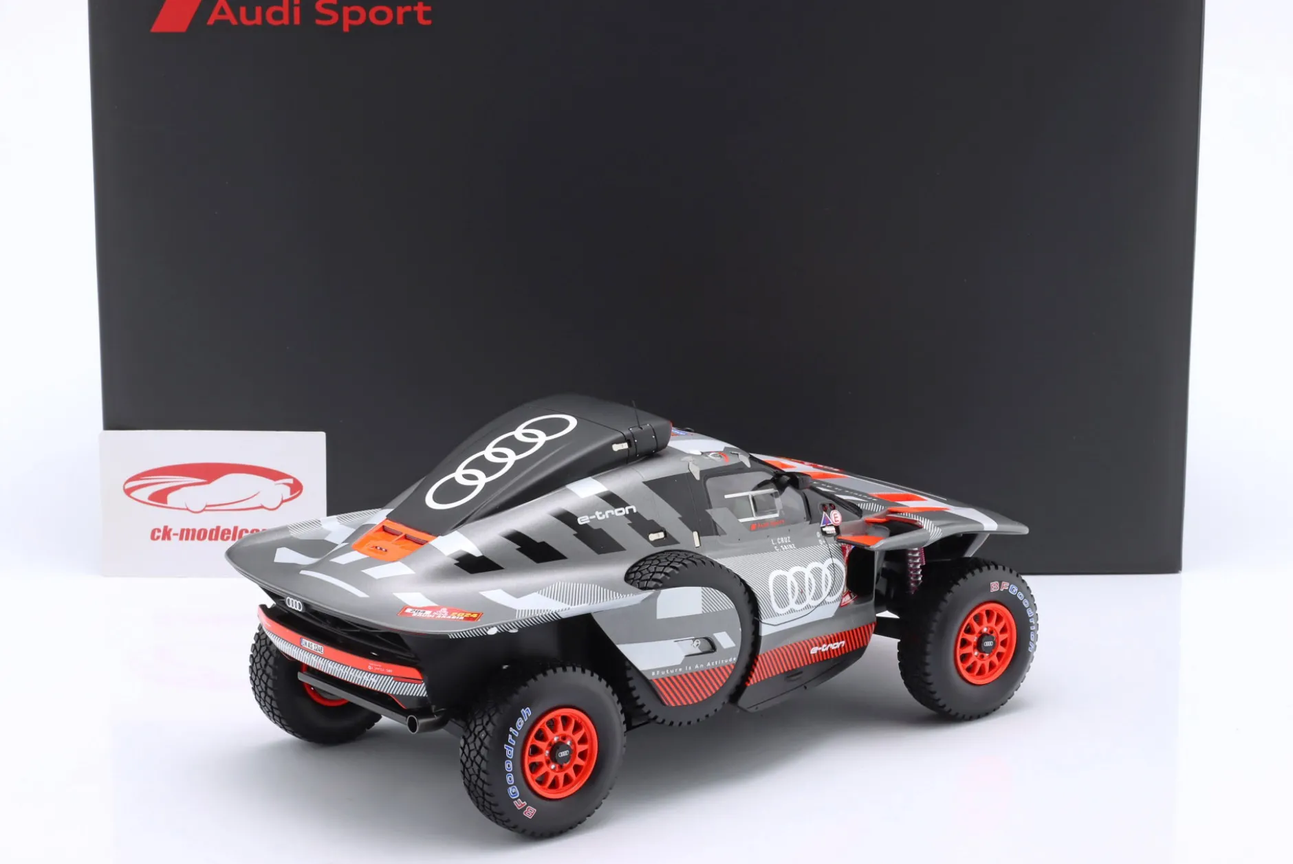 Audi RS Q e-tron E2 #204 Sieger Rallye Dakar 2024 Sainz, Cruz 1:18 Spark