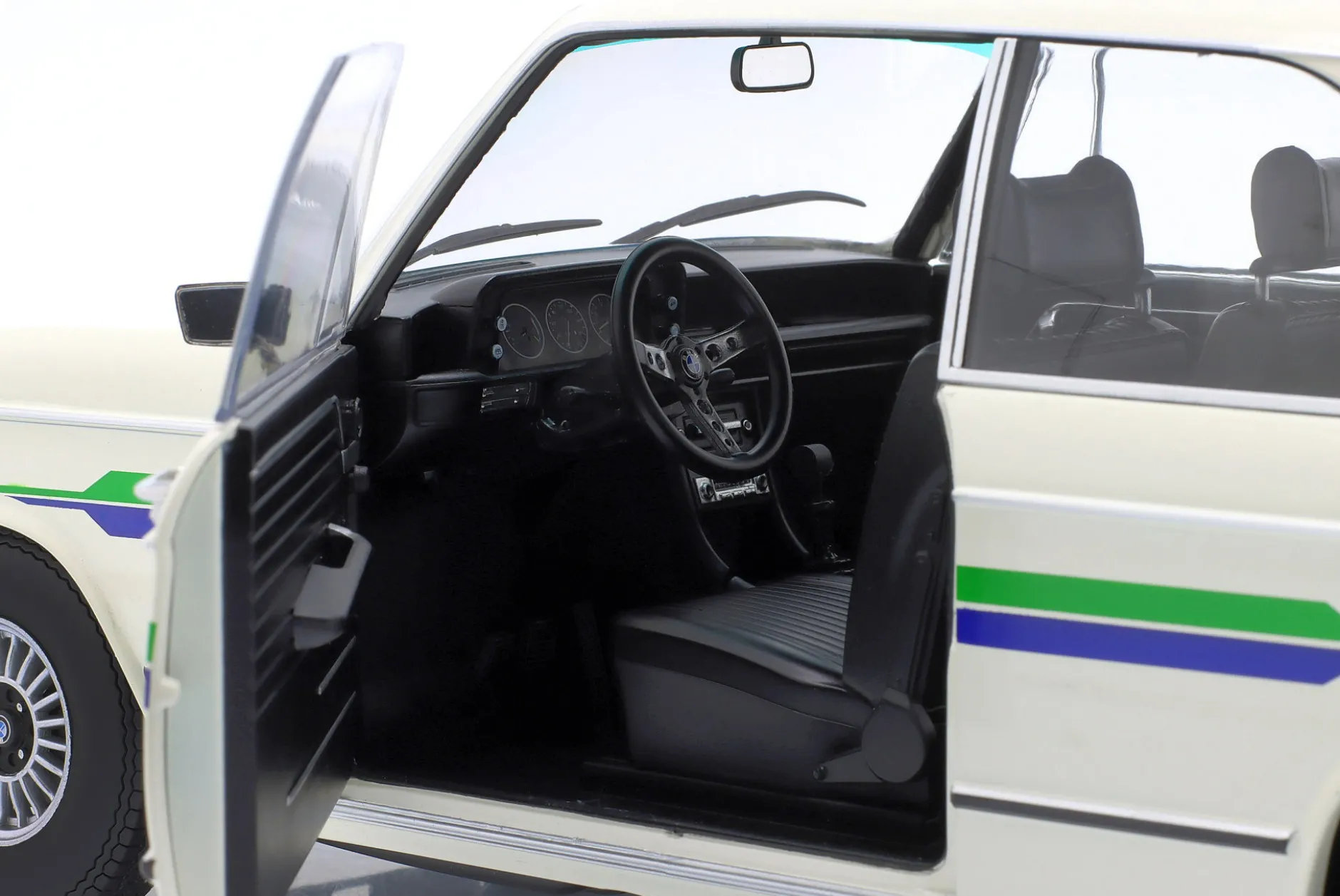 BMW 2002 Alpina 2.Serie Baujahr 1974 weiß 1:12 KK-Scale