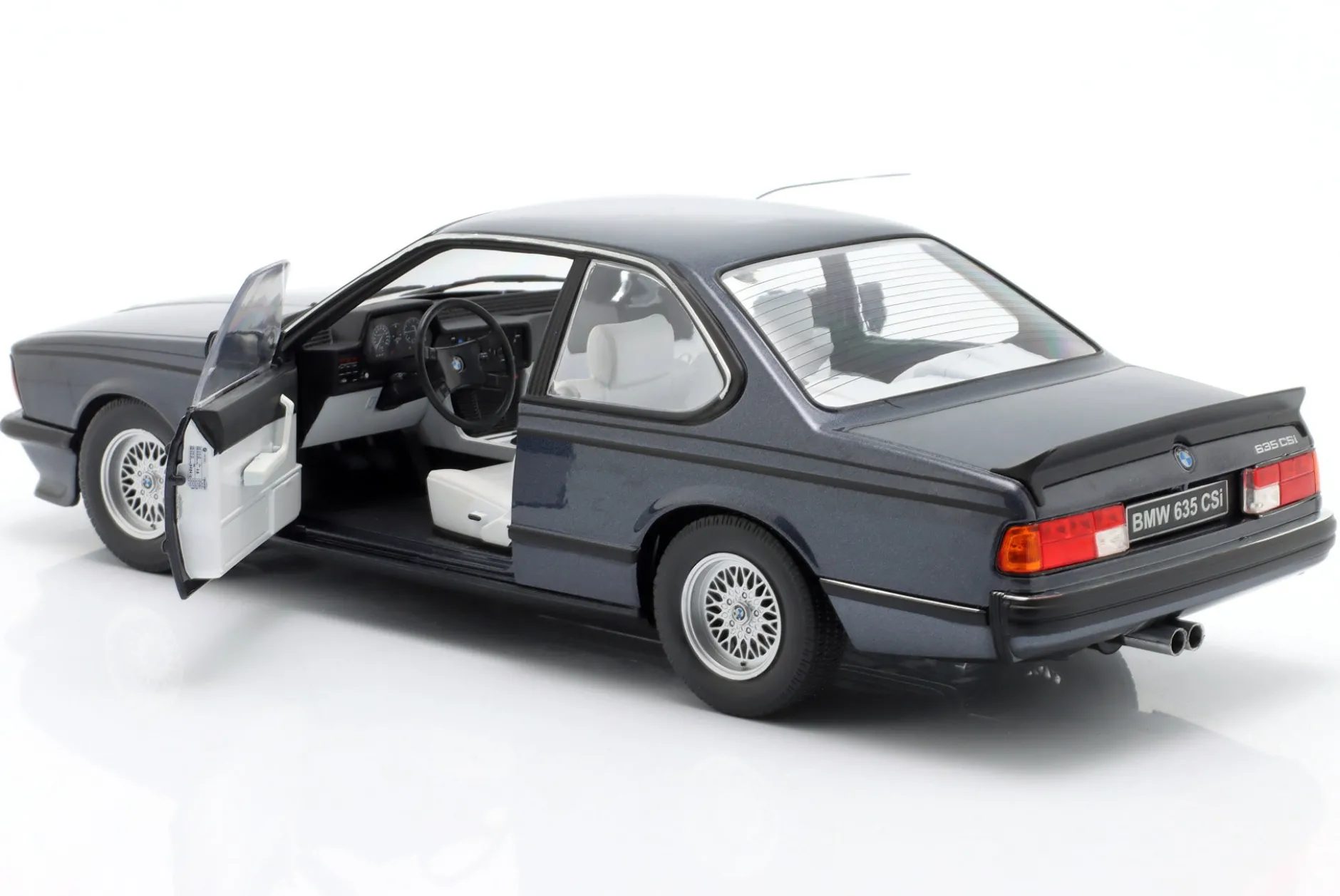 BMW 635 CSI (E24) Baujahr 1984 Macau blau 1:18 Solido
