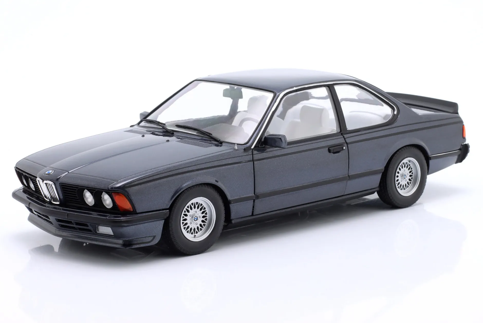 BMW 635 CSI (E24) Baujahr 1984 Macau blau 1:18 Solido
