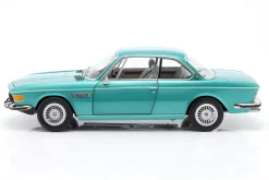 BMW 3.0 CSi (E9) mit Alpina-Felgen Baujahr 1971 türkis metallic 1:12 KK-Scale