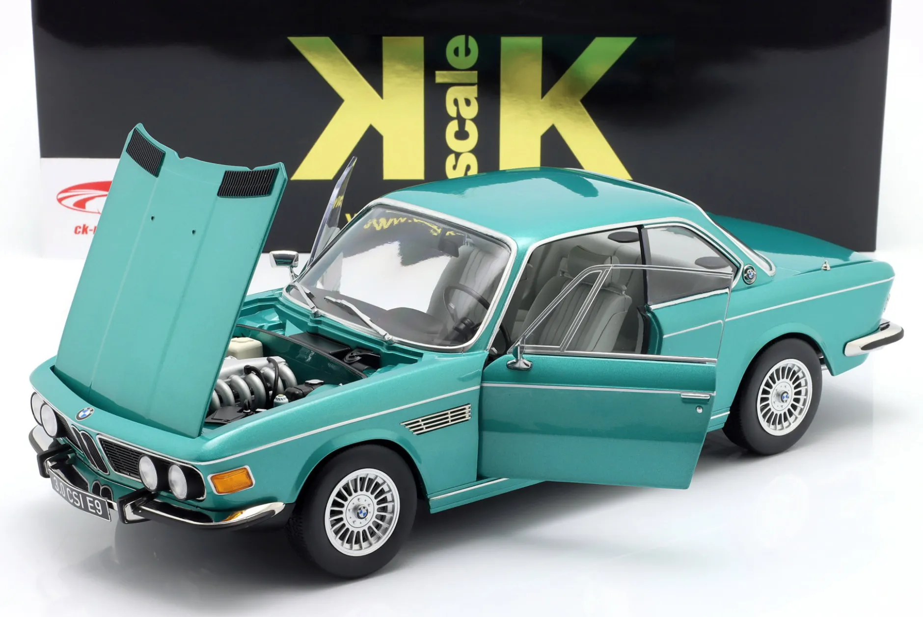 BMW 3.0 CSi (E9) mit Alpina-Felgen Baujahr 1971 türkis metallic 1:12 KK-Scale
