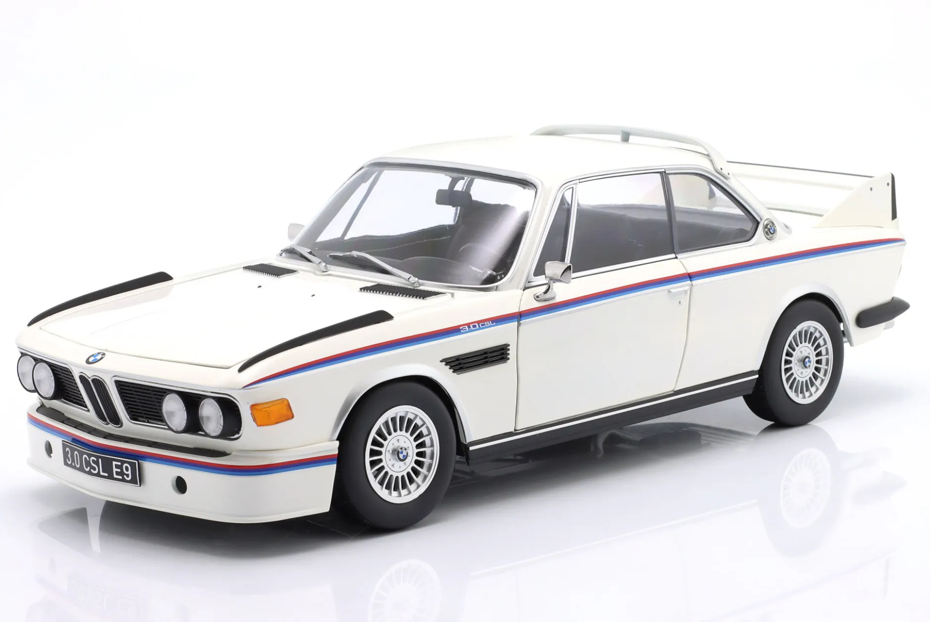 BMW 3.0 CSL (E9) Baujahr 1973 weiß 1:12 KK-Scale