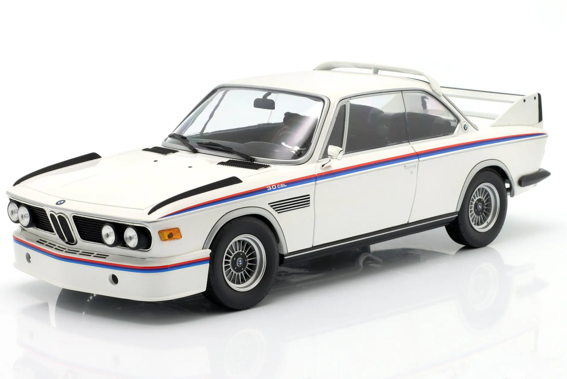 BMW 3.0 CSL (E9) Baujahr 1973 weiß 1:18 Minichamps
