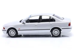 BMW 530d (E39) Limousine Baujahr 1995 silber 1:18 KK-Scale