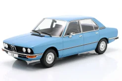 BMW 5er Serie (E12) Baujahr 1973 hellblau metallic 1:18 ModelCar Group