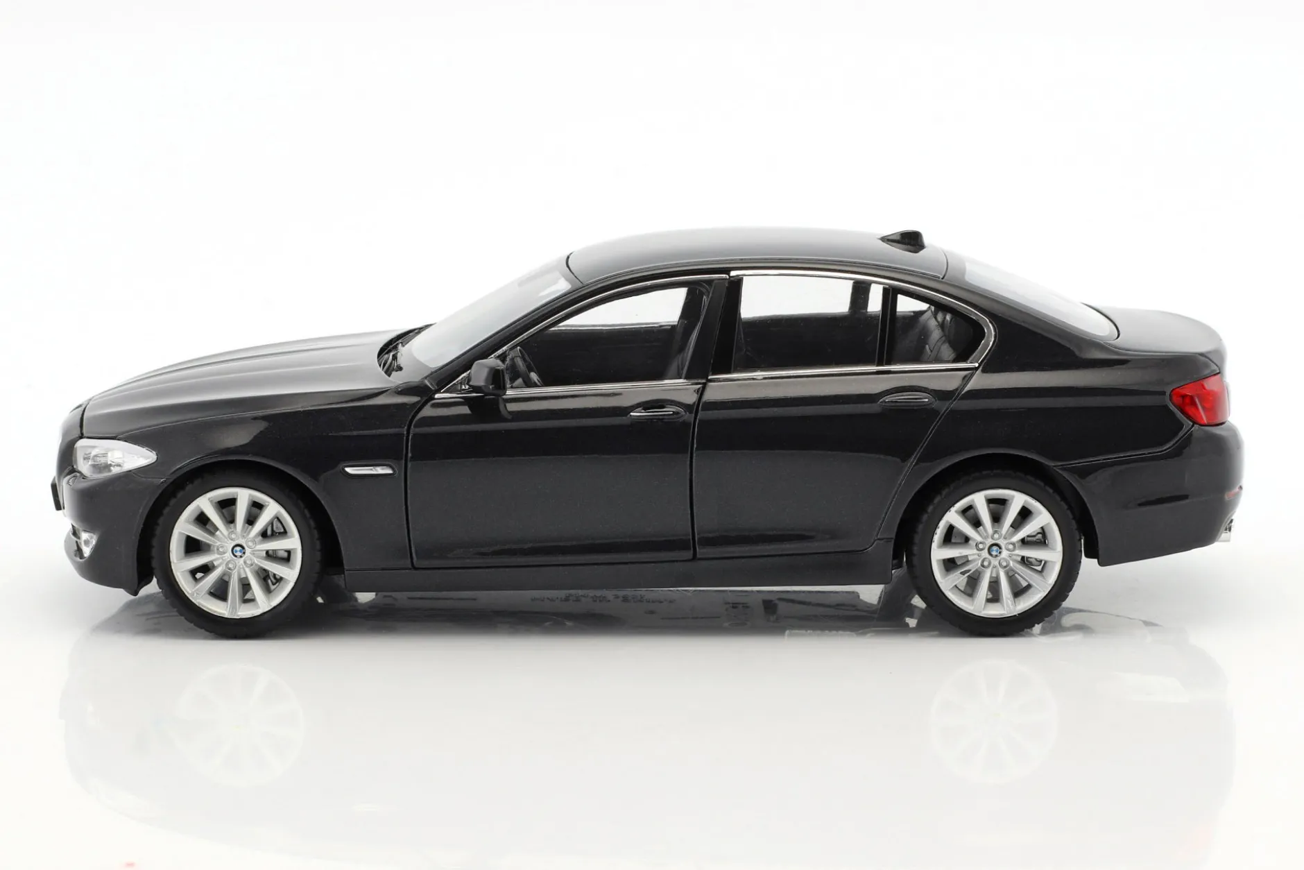 BMW 535i Baujahr 2010 schwarz metallic 1:24 Welly
