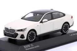 BMW i5 Baujahr 2023 weiß metallic 1:43 Minichamps