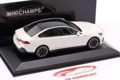 BMW i5 Baujahr 2023 weiß metallic 1:43 Minichamps