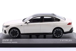 BMW i5 Baujahr 2023 weiß metallic 1:43 Minichamps