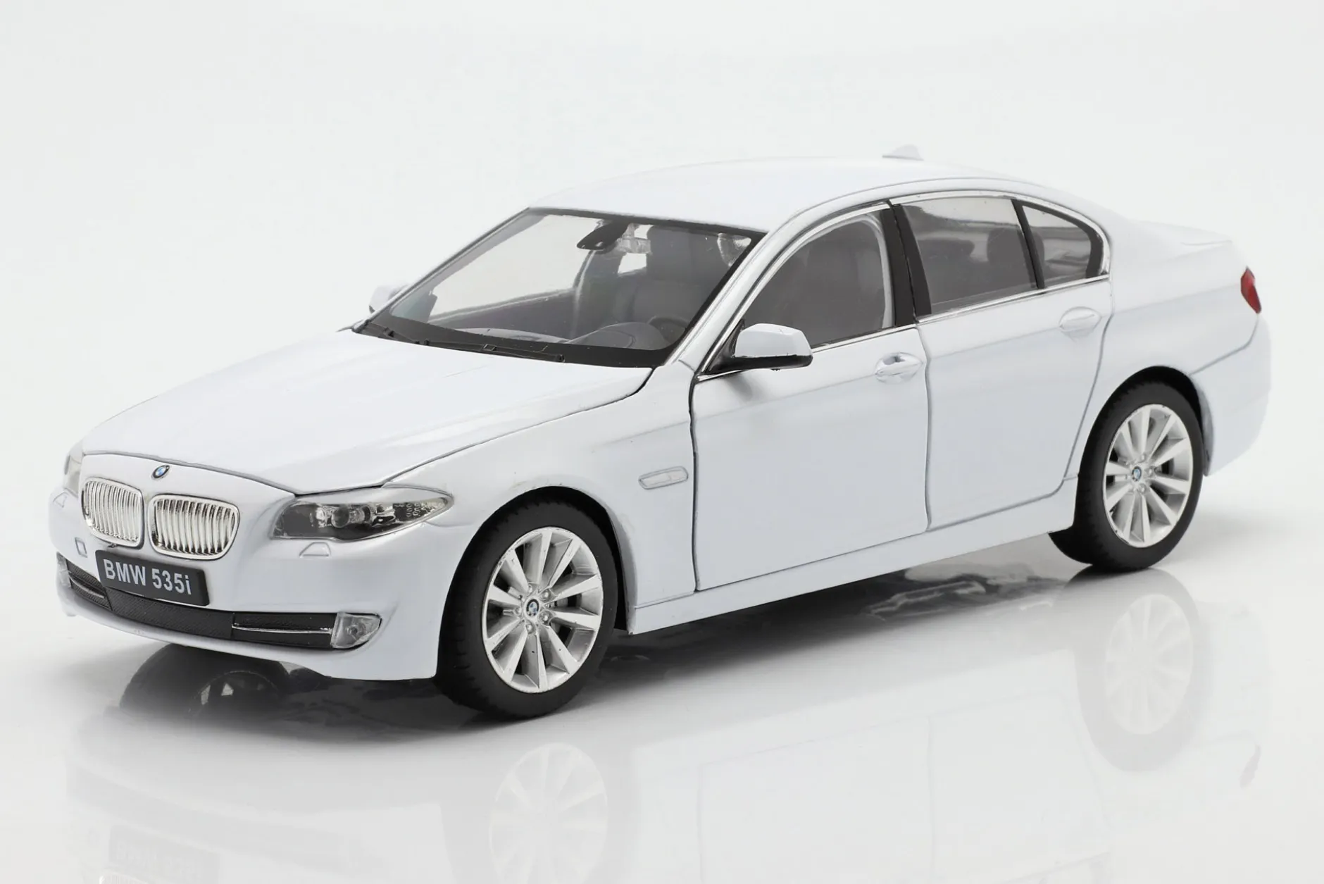 BMW 535i Baujahr 2010 weiß 1:24 Welly