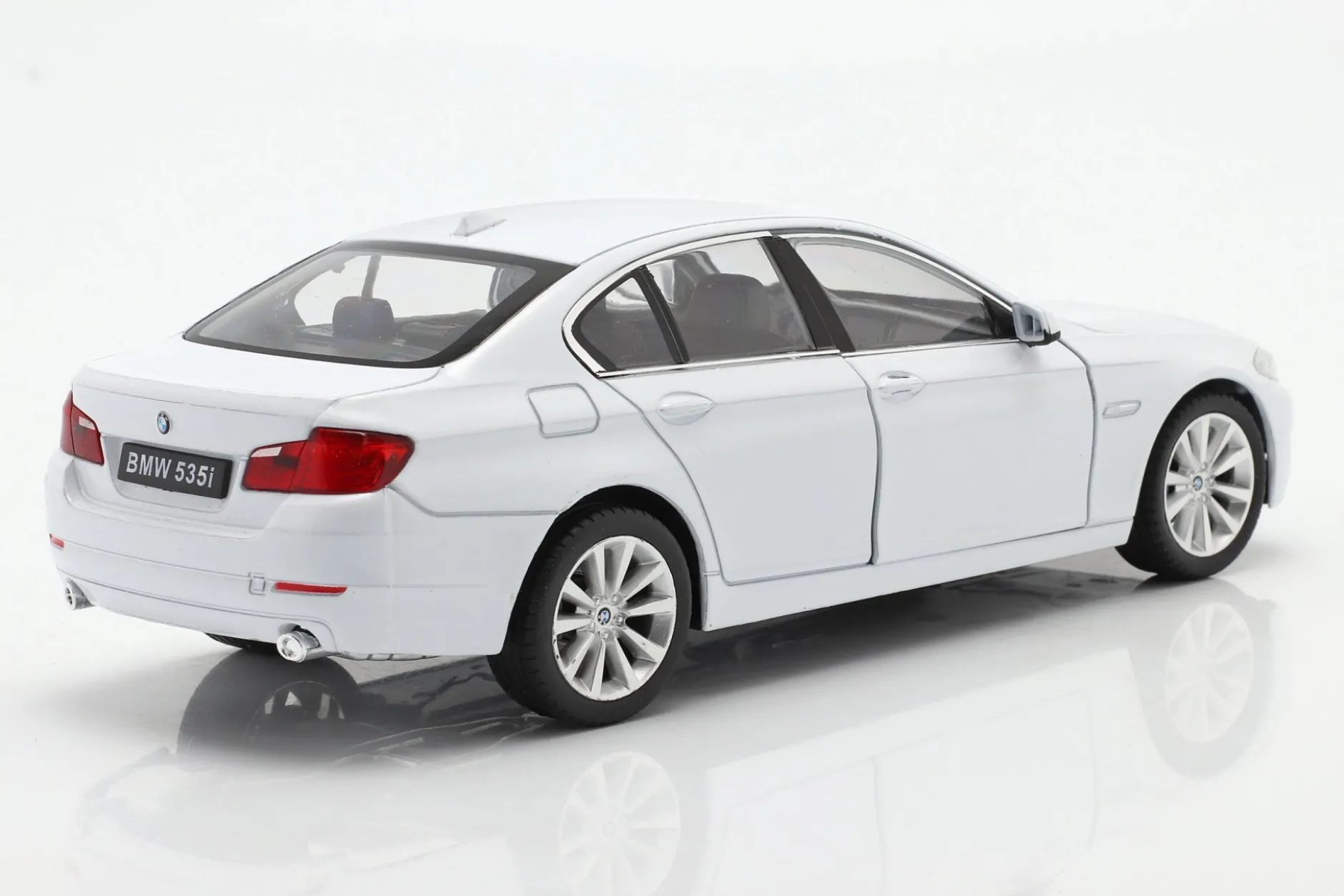 BMW 535i Baujahr 2010 weiß 1:24 Welly