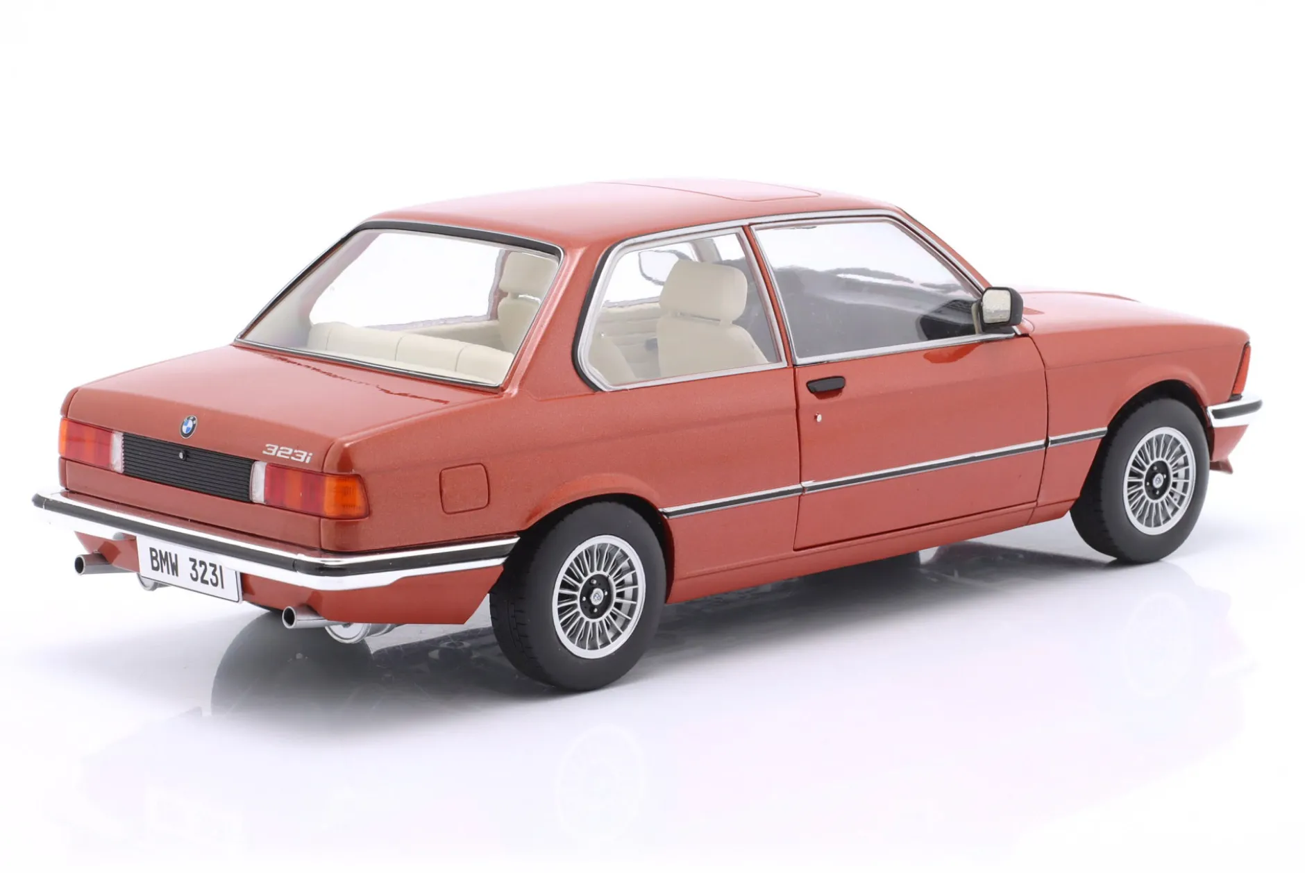 BMW 323i (E21) Baujahr 1980 kastanienrot metallic 1:18 Solido