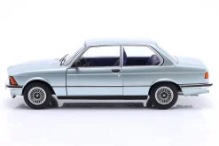 BMW 323i (E21) Baujahr 1980 silberblau metallic 1:18 Solido