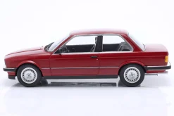 BMW 323i (E30) Limousine Baujahr 1982 karminrot 1:18 Minichamps